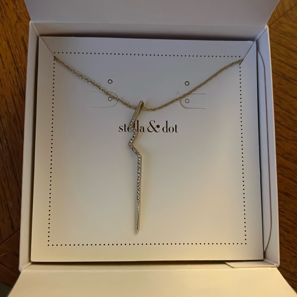 Stella & Dot- lightning pendant